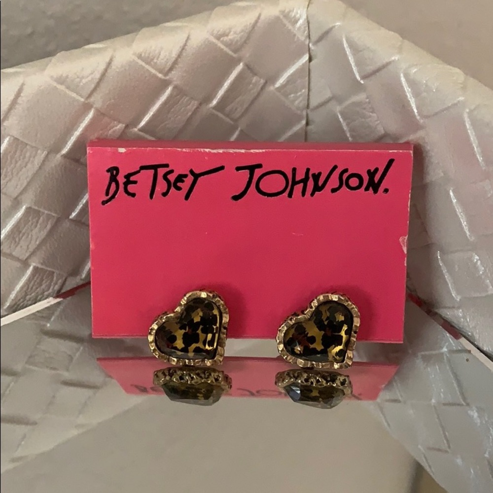 Betsey Johnson Leopard Heart Stud Earrings ❤️🐆